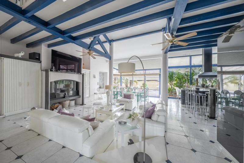 Maison - 230 m² - 5 pièces