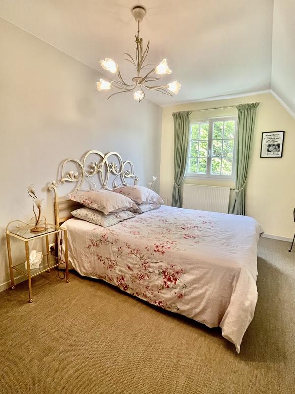 Maison traditionnelle - 221 m² - 7 pièces