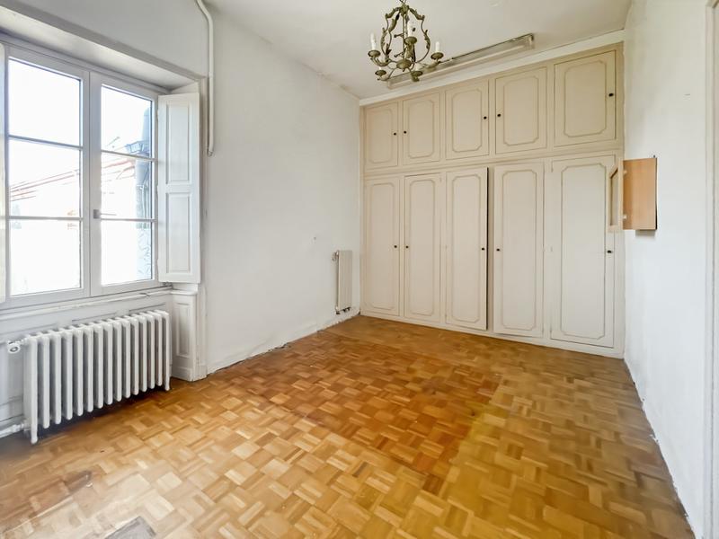 Maison - 239 m² - 8 pièces