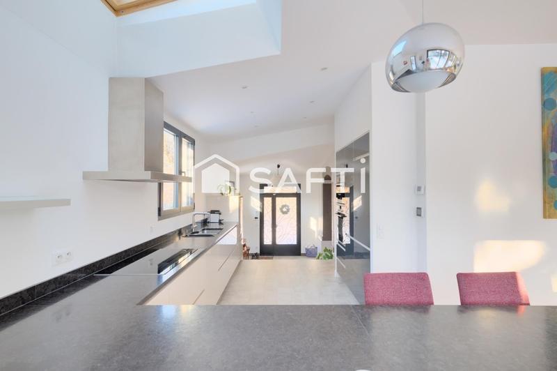 Maison - 200 m² - 8 pièces