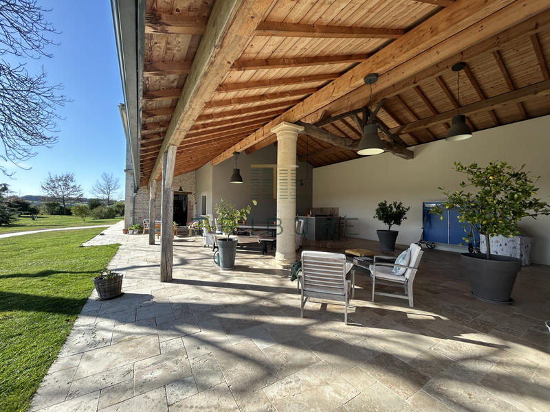 Maison - 262 m² - 9 pièces