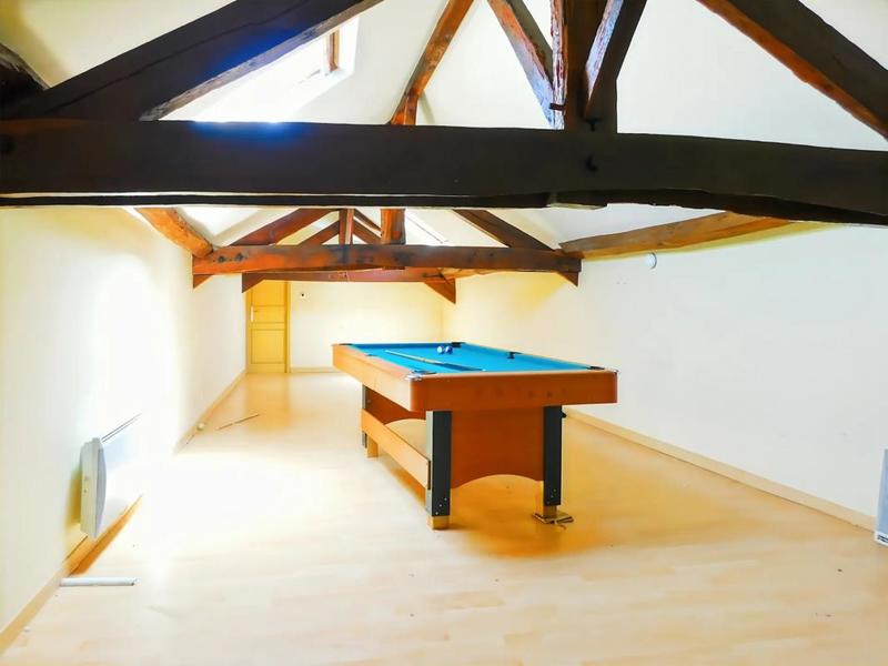 Maison - 210 m² - 6 pièces