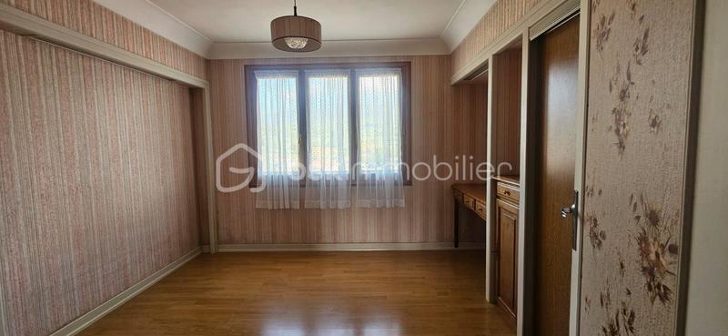 Maison - 235 m² - 5 pièces