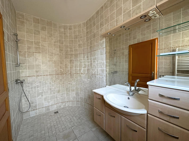 Maison - 180 m² - 6 pièces