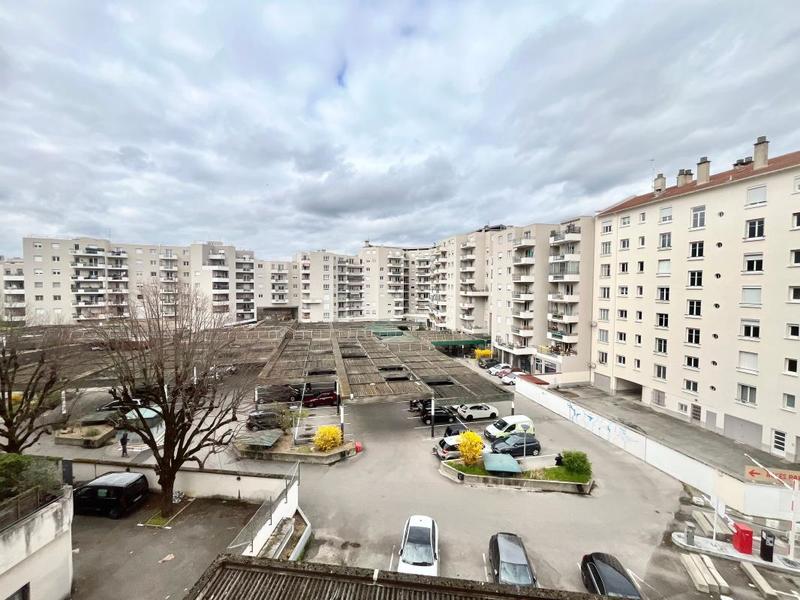 Appartement - 75 m² - 3 pièces