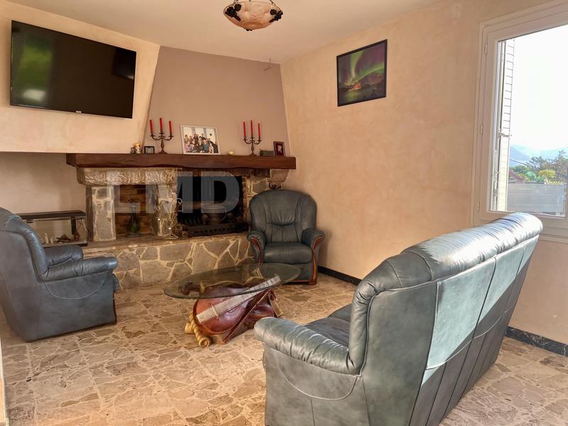 Maison traditionnelle - 187 m² - 7 pièces