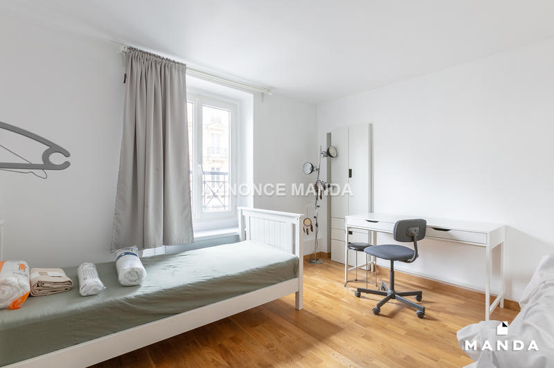 Chambre - 11 m² - 5 pièces