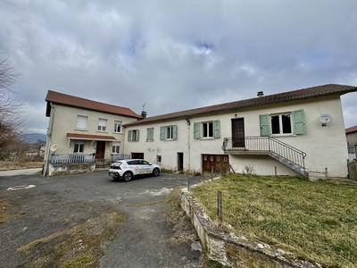 Maison - 260 m² - 10 pièces