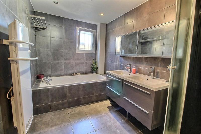 Villa - 180 m² - 4 pièces