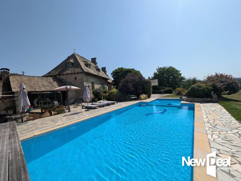 Propriété - 230 m² - 10 pièces