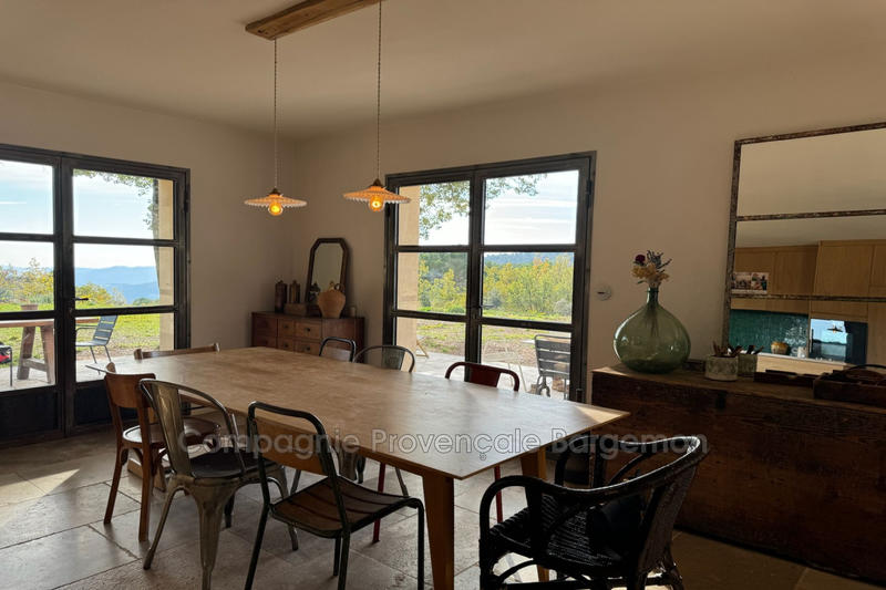 Maison - 200 m² - 2 pièces