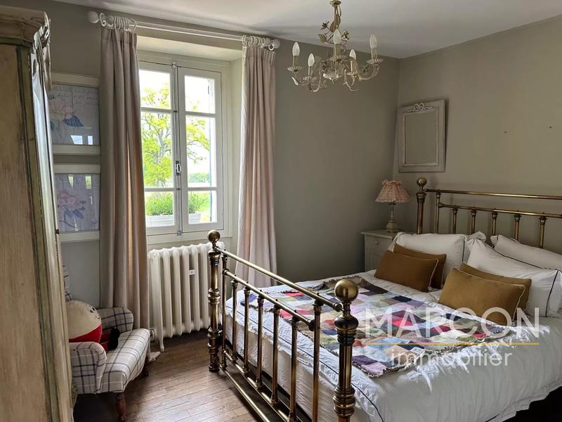 Propriété - 318 m² - 10 pièces