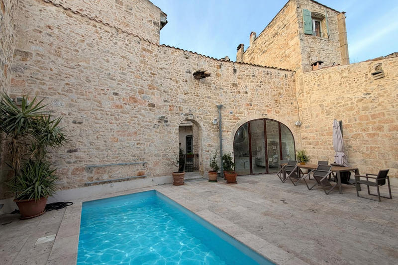 Maison - 437 m² - 14 pièces