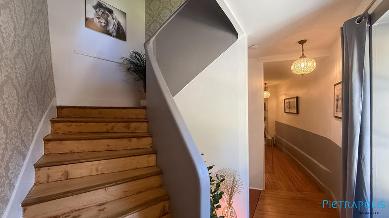 Maison ancienne - 247 m² - 9 pièces