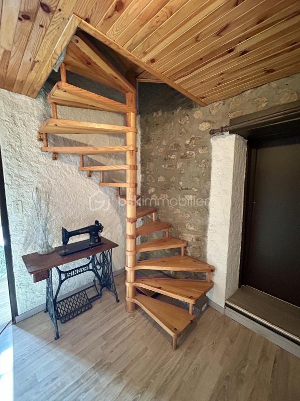 Maison - 284 m² - 9 pièces