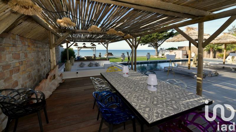 Maison - 240 m² - 7 pièces