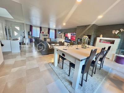 Maison - 200 m² - 8 pièces