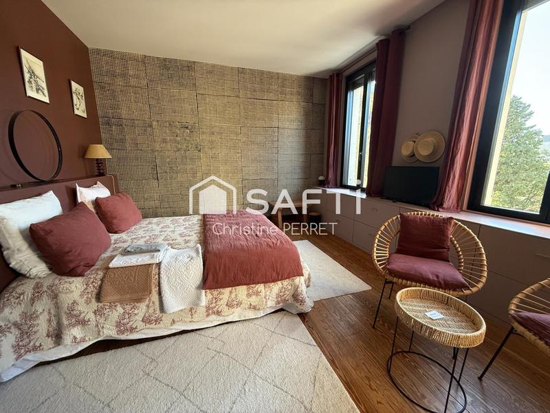 Maison - 208 m² - 6 pièces