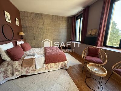 Maison - 208 m² - 6 pièces