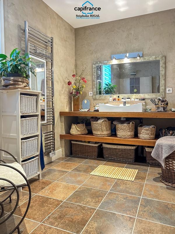 Propriété - 190 m² - 6 pièces