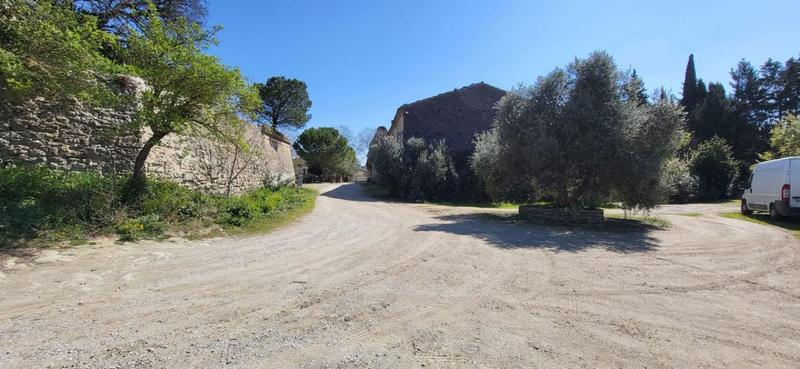 Propriété - 800 m²