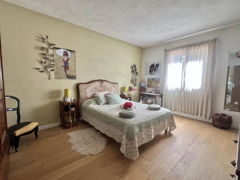 Maison - 280 m² - 5 pièces