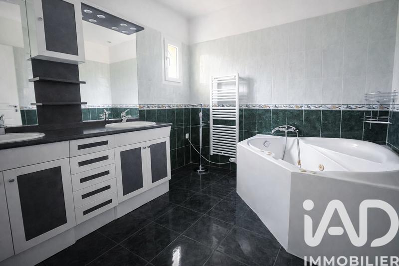 Maison - 254 m² - 11 pièces