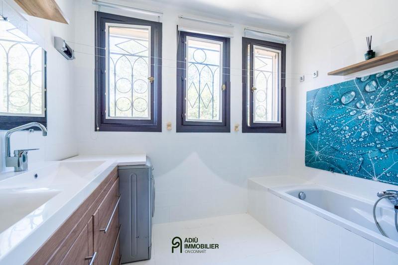 Propriété - 335 m² - 10 pièces