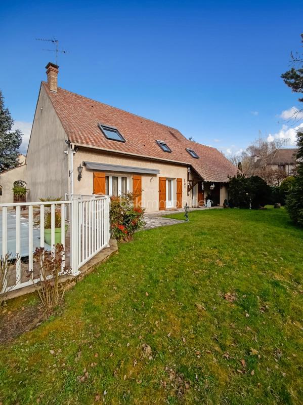 Maison traditionnelle - 171 m² - 5 pièces