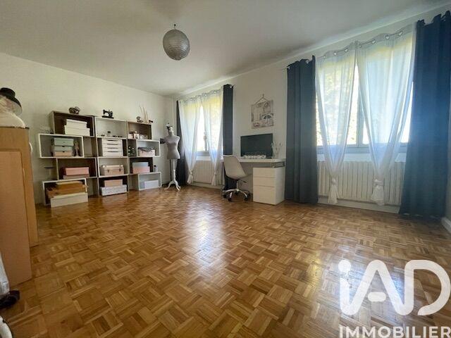 Maison - 290 m² - 8 pièces