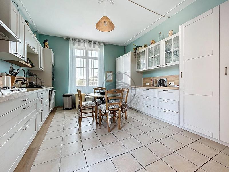 Maison - 202 m² - 8 pièces