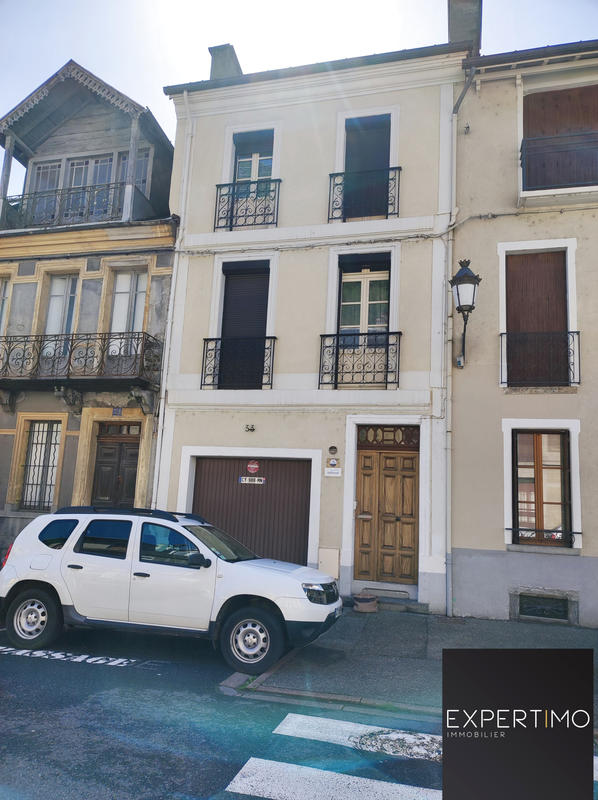 Maison - 335 m² - 15 pièces