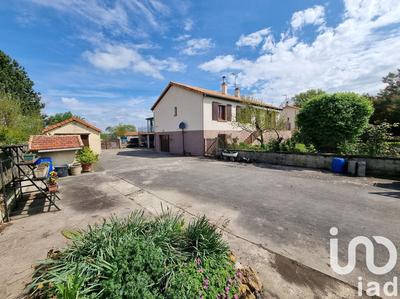 Maison - 211 m² - 9 pièces