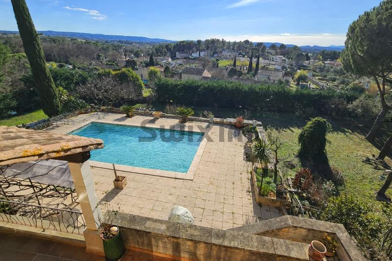 Propriété - 300 m² - 11 pièces