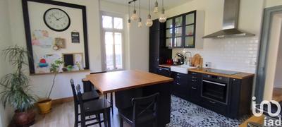 Maison - 205 m² - 9 pièces