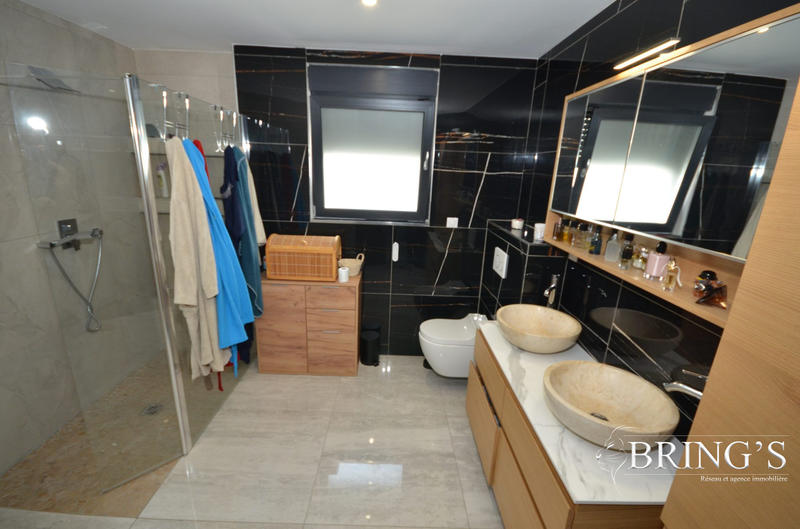 Villa - 275 m² - 7 pièces