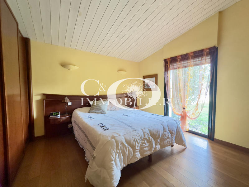 Maison - 235 m² - 7 pièces