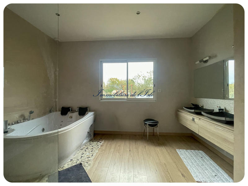 Maison contemporaine - 294 m² - 8 pièces