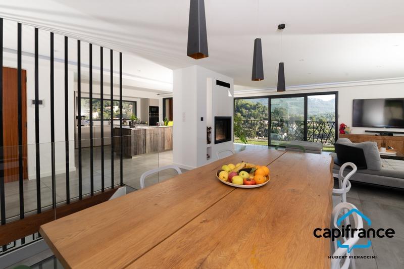 Maison - 172 m² - 7 pièces