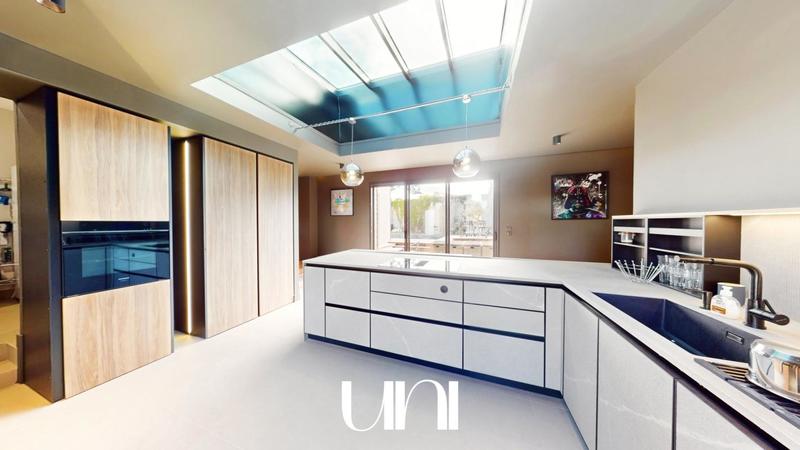 Maison - 300 m² - 6 pièces