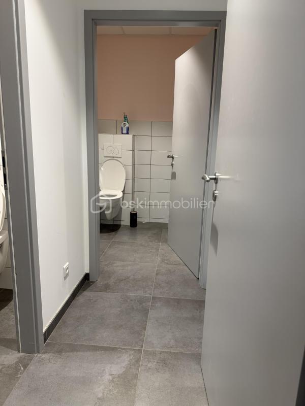 Local commercial - 941 m² - 7 pièces