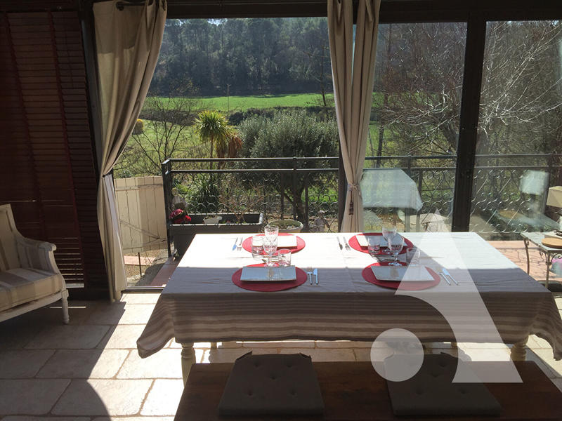 Maison - 273 m² - 9 pièces