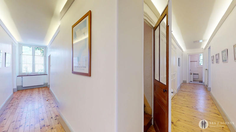 Maison - 290 m² - 13 pièces