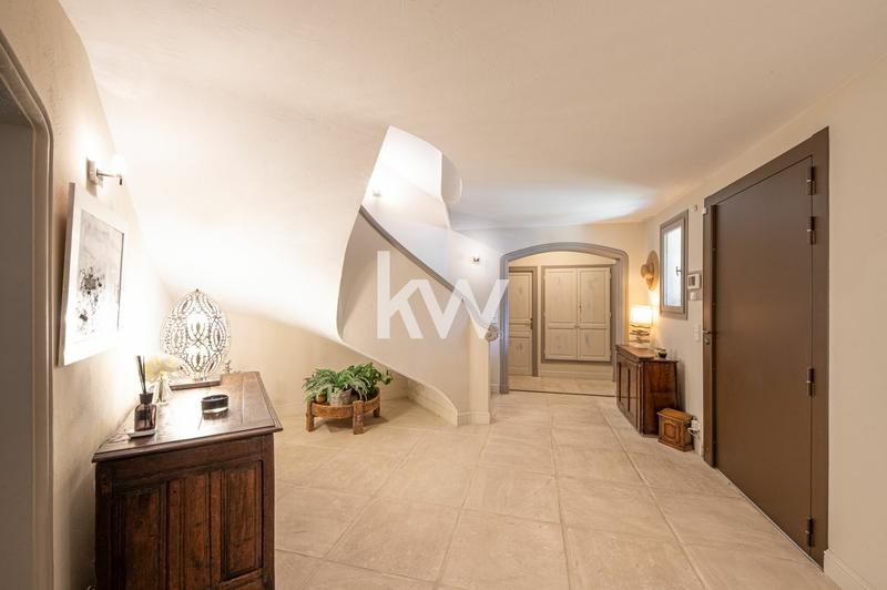 Maison - 490 m² - 7 pièces