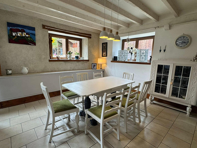 Maison - 220 m² - 7 pièces