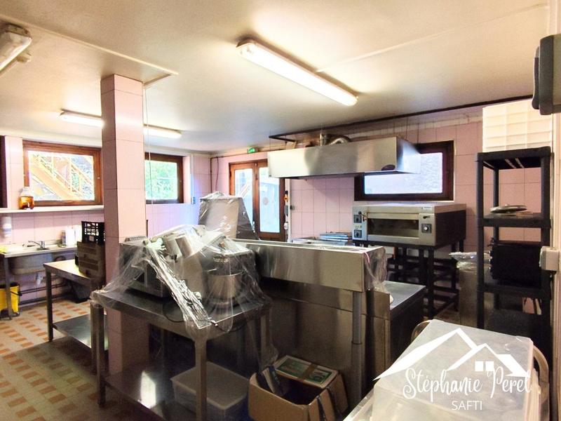 Local commercial - 166 m² - 4 pièces