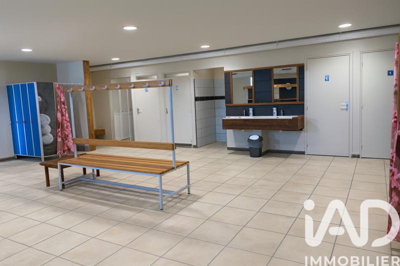 Maison - 930 m² - 4 pièces