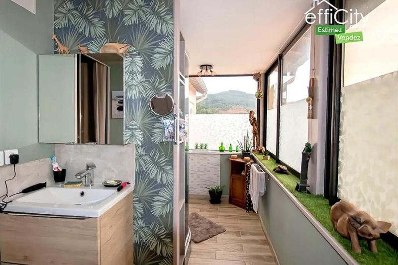 Maison - 220 m² - 8 pièces