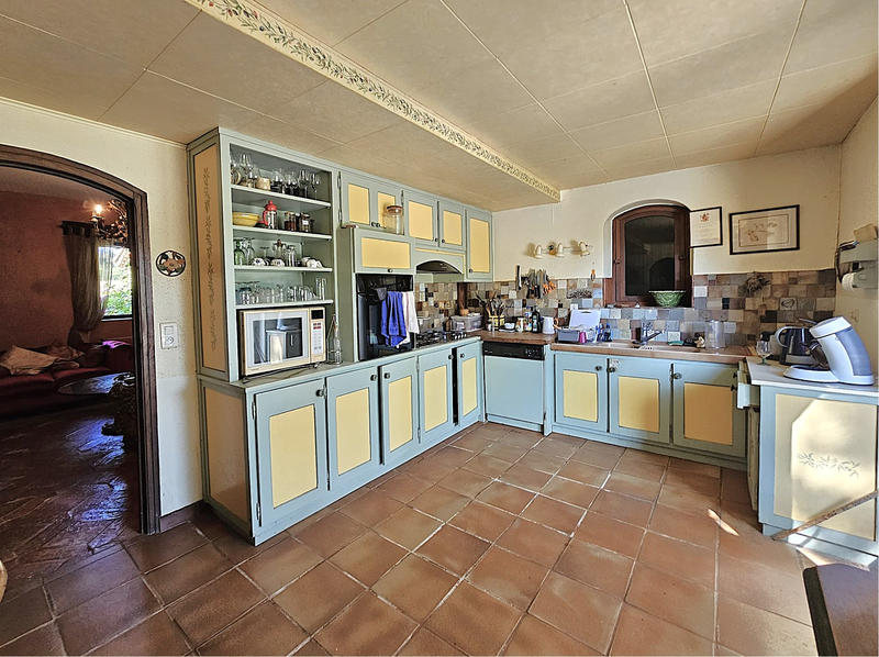 Maison - 220 m² - 7 pièces