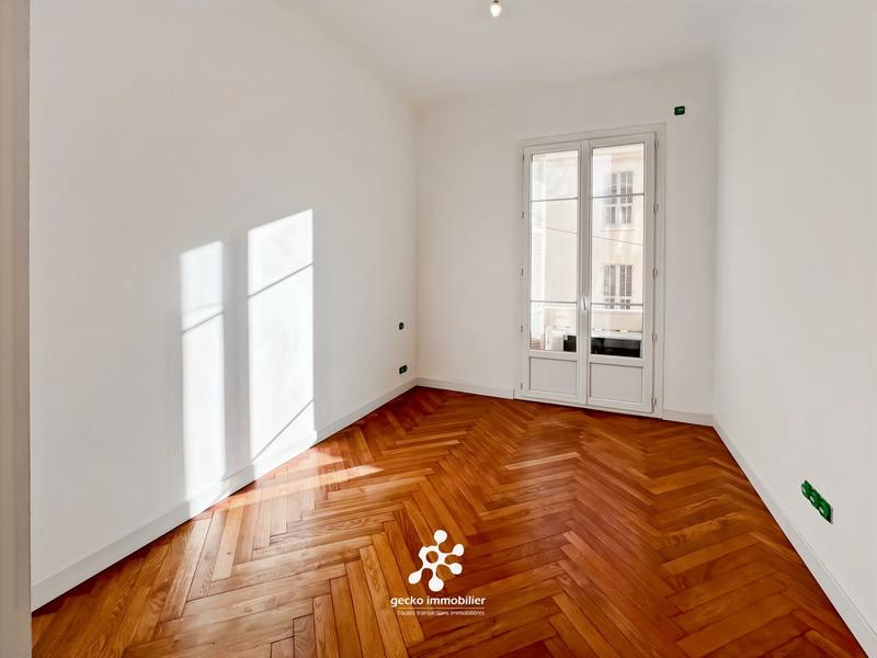Appartement - 100 m² - 5 pièces